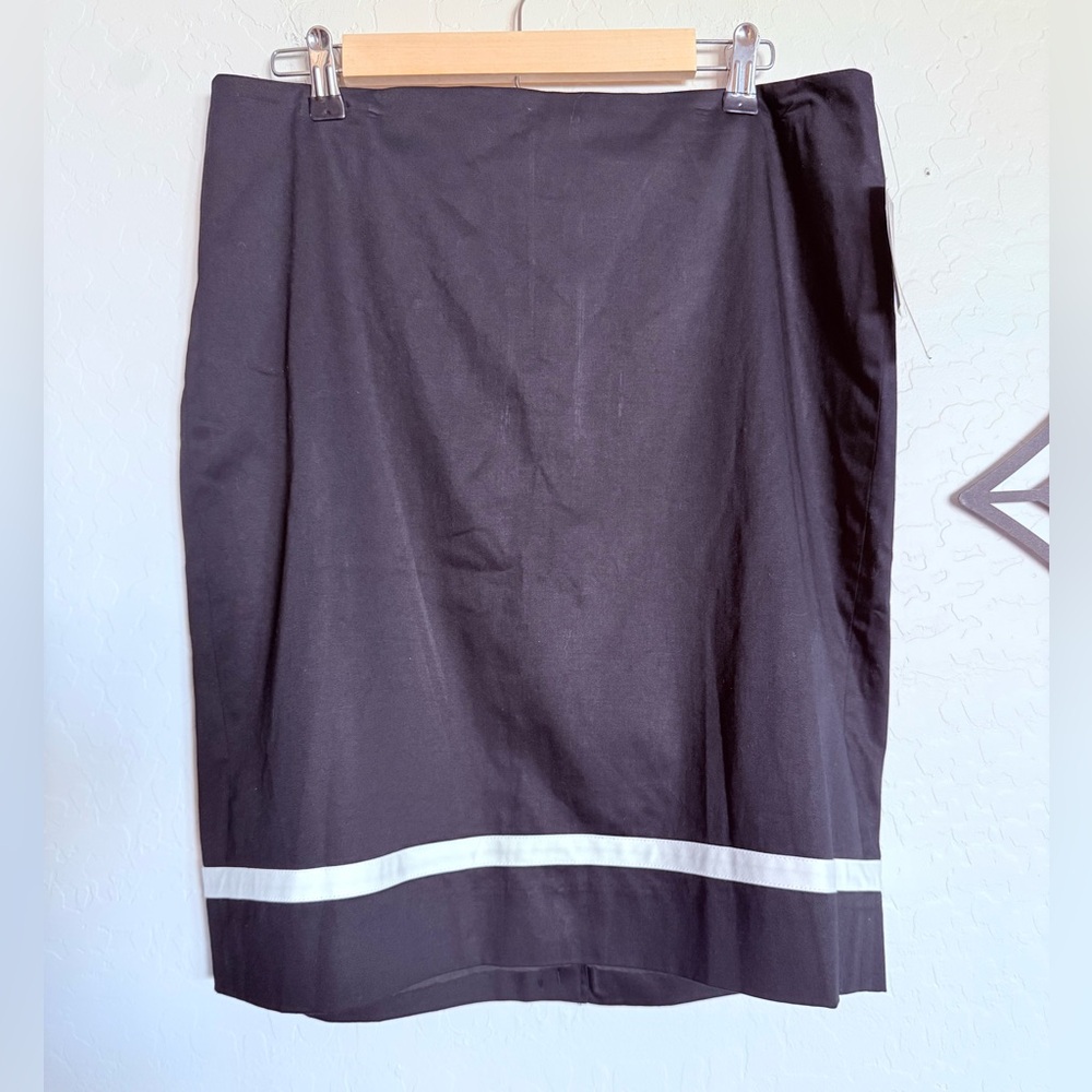 LESLIE STUART Elegant Black Skirt with White Trim - NEW w/ Tags - Size 14